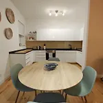 Hilltop Hideaway Апартаменты *