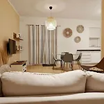 Hilltop Hideaway Апартаменты *