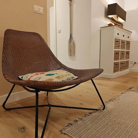 Hilltop Hideaway Apartment *