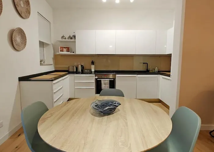 Hilltop Hideaway Apartament *