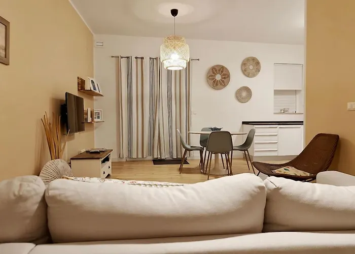 Hilltop Hideaway Apartment *