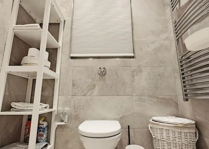 Hilltop Hideaway Apartament *