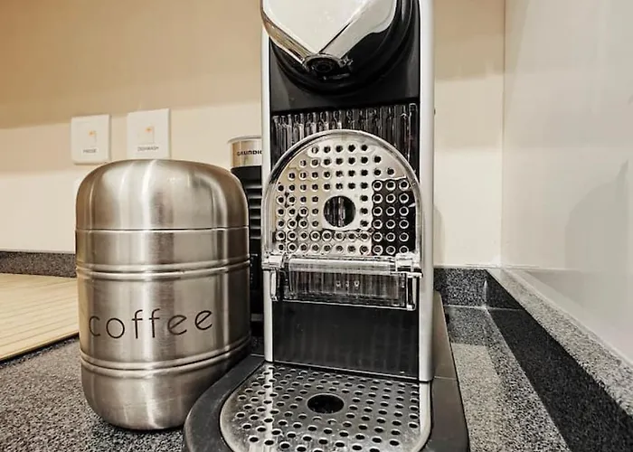 Hilltop Hideaway Apartment